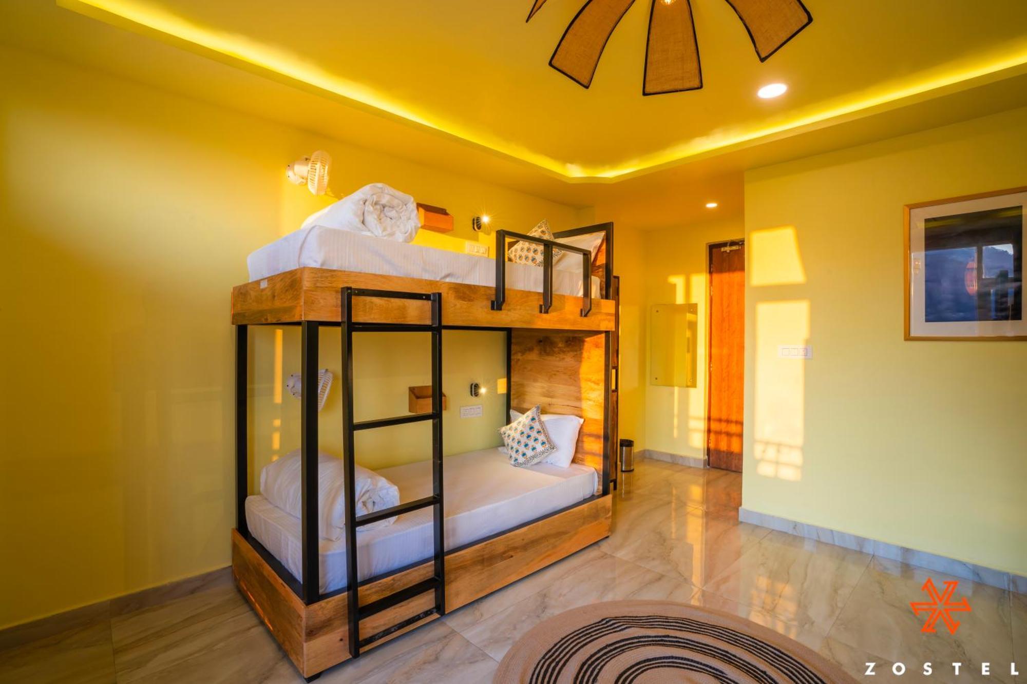 1 Person in 4-Bed Deluxe Dormitory (with Balcony) - Mixed